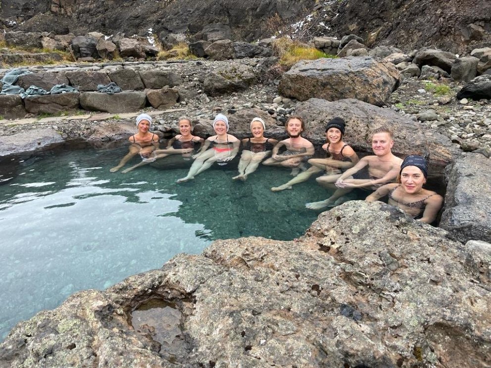 Kristján Guðmundsson með blaðamenn á ferðinni um Vesturland í október 2023