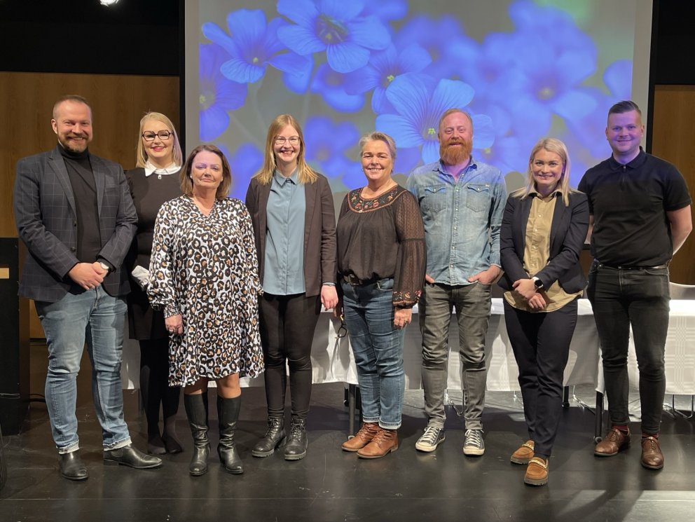 Fundarstjóri ásamt fyrirlesurum dagsins í Hjálmakletti.