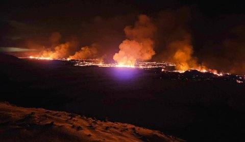 Picture taken between 4-5 AM on December 19th from the Icelandic Coast Guard's helicopter.
Photo: C&hellip;